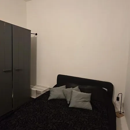 Perfectly Located, Surprisingly Quiet Appartamento